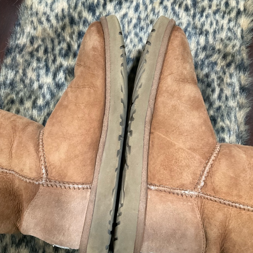 UGG BAILEY BUTTON MINI BOOTS - Picture 8 of 10